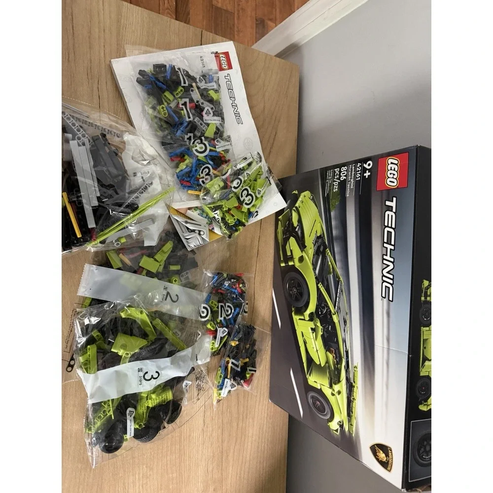 LEGO Technic Lamborghini Huracán Tecnica 42161 Complete Set, 806 Pieces, 2023